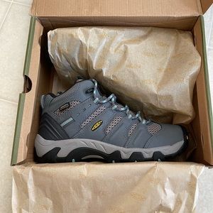 Keen women’s hiking boots size 7.5
